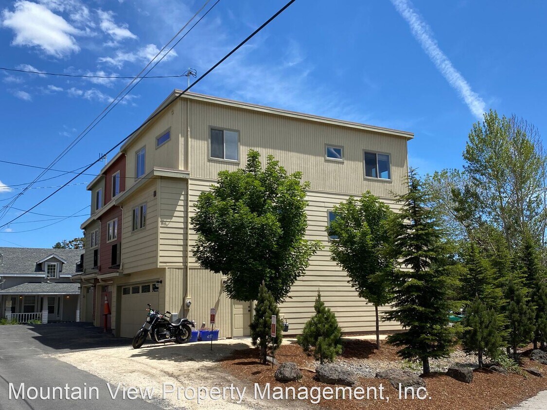 Primary Photo - 4 br, 3 bath House - 850 NW Newport Ave.