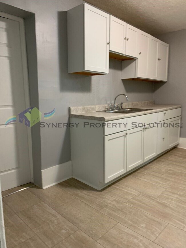 Building Photo - 4 BEDROOMS, 2 BATH