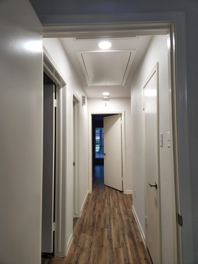 Foto del edificio - 10310 Pine Pass Dr