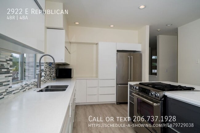 Building Photo - 2922 E Republican-