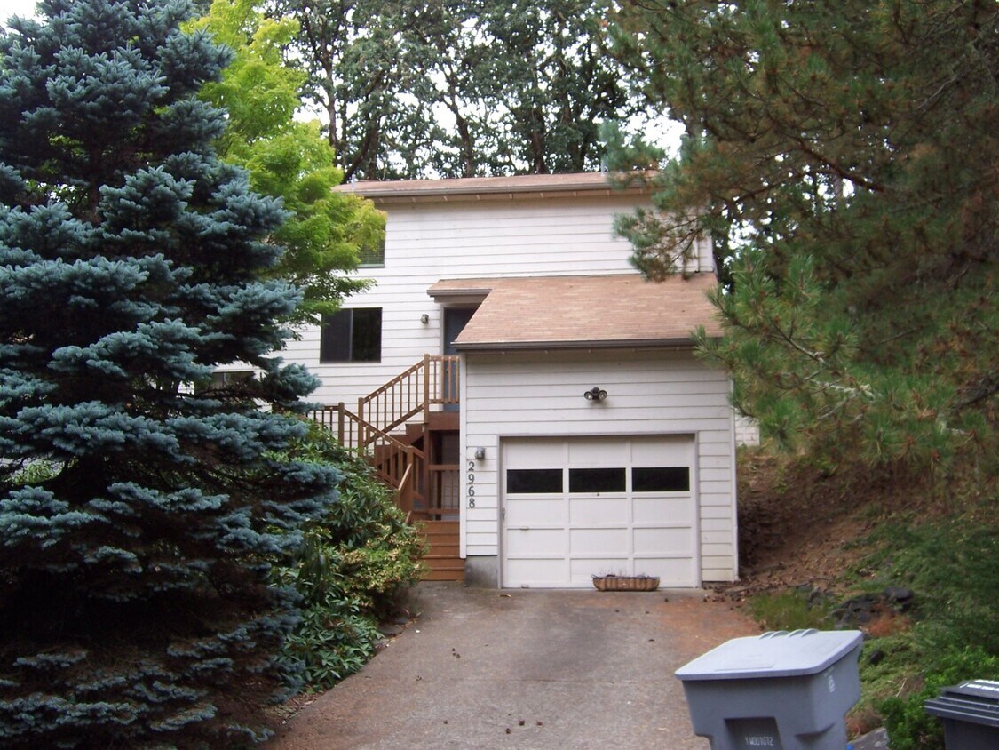 Primary Photo - Available Now: 2 Bedroom ~ 2 bathroom Hous...