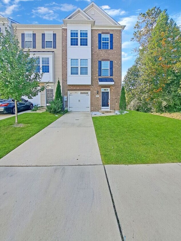 Primary Photo - Lovely End Unit 3-Level Townhome with 1-Ca...