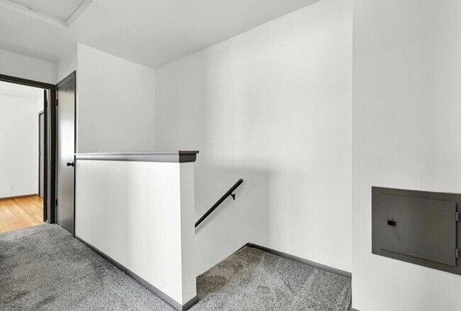 Foto del edificio - 6641 Hillside Ln