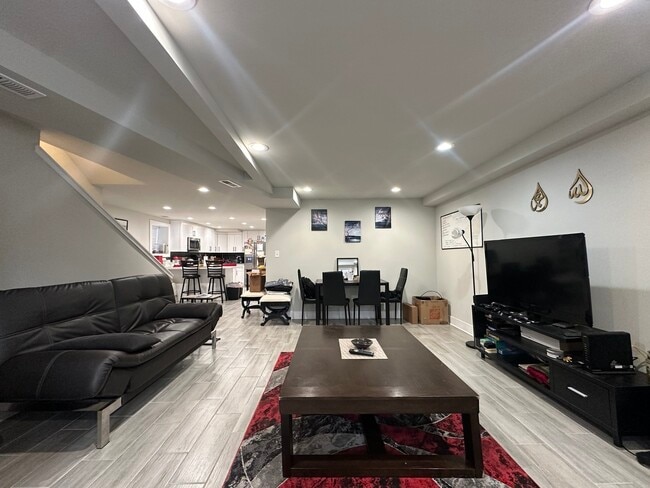 Building Photo - 2524 W Superior St