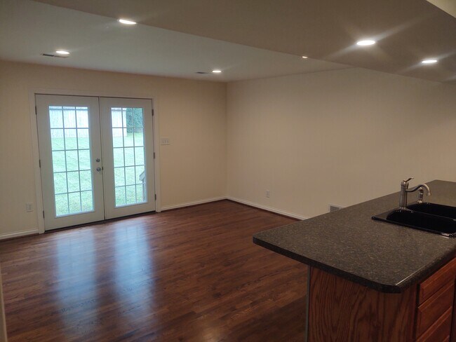 Building Photo - 6656 Beeler Dr