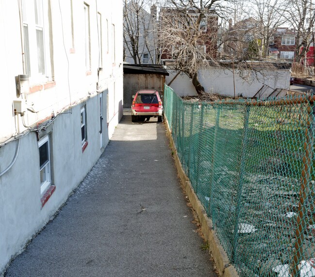 Building Photo - 853 E 228th