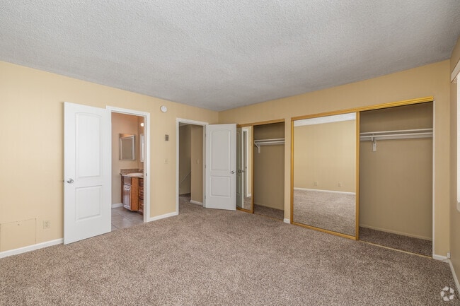 2BR, 2BA - 1,100SF - Bedroom - Sea Breeze Townhome Apartments