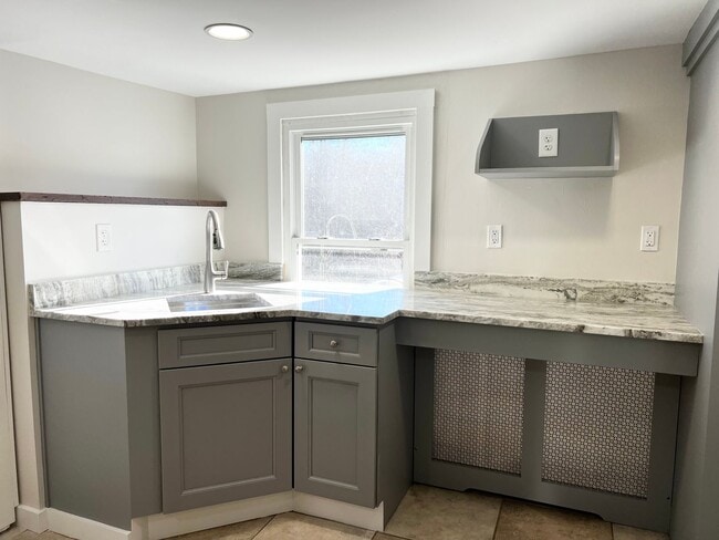 Building Photo - 47 Warwick St