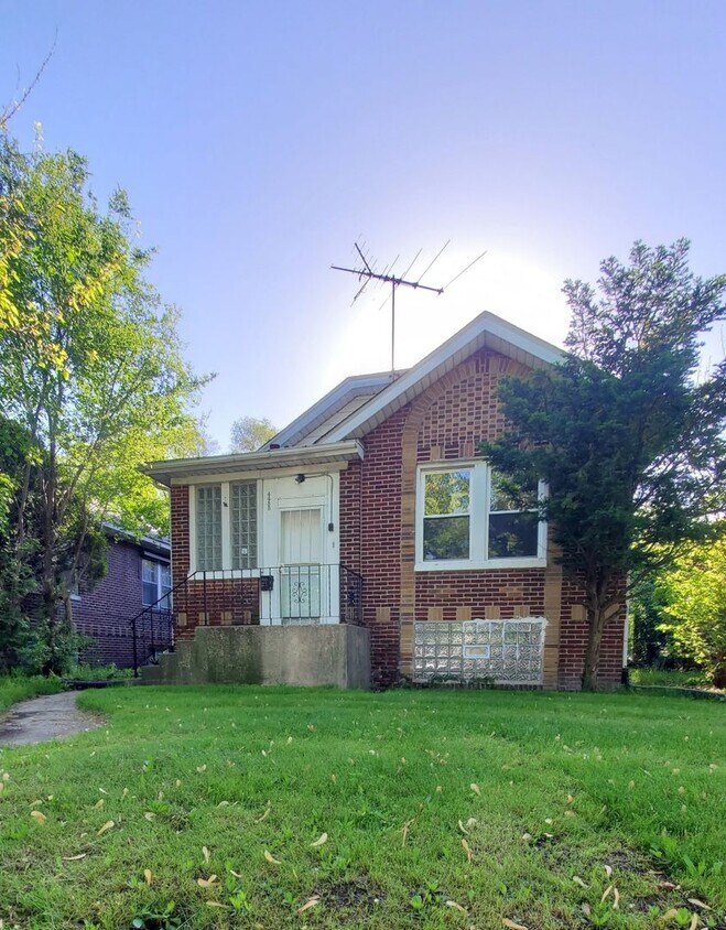 Primary Photo - 2 Bed 1 Bath Home
