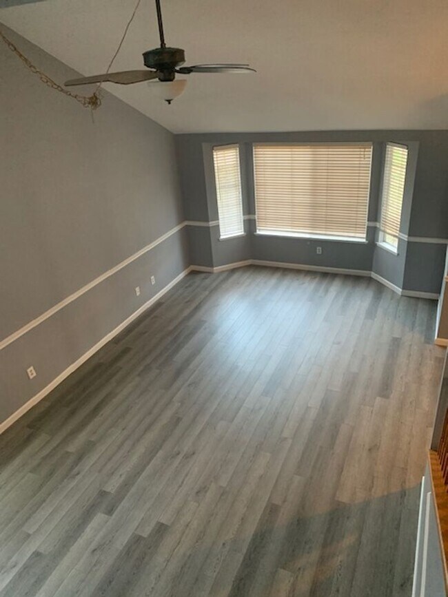 Foto del edificio - Beautiful 4 Bedroom 2 Bath Located in Nort...