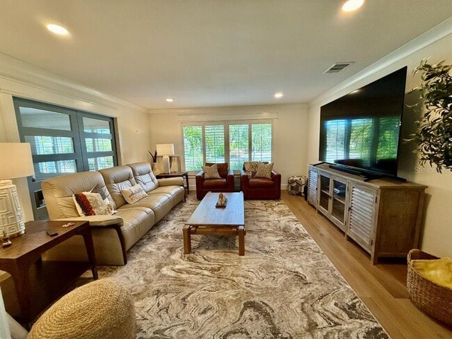 Building Photo - 1833 Pandora Dr