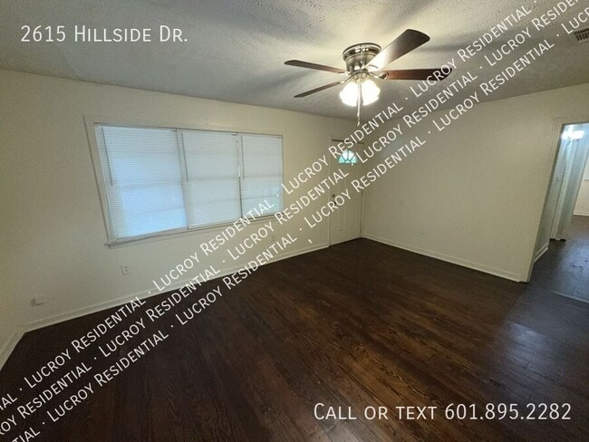 Foto del edificio - 2615 Hillside Dr