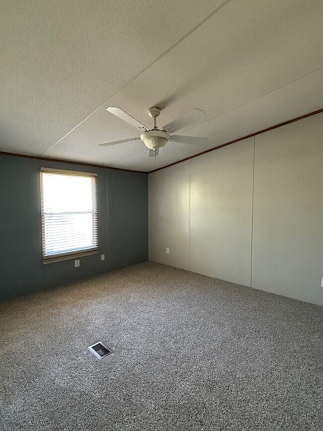 Building Photo - 3-Bedroom 2-bath double wide