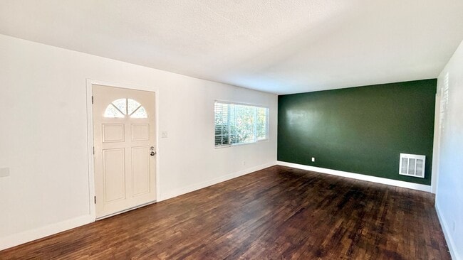 Building Photo - Sweet Single-Story with Private Yard Space and Off-Street Parking, Minutes to Downtown Fallbrook ...
