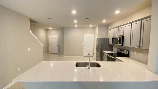Building Photo - Move In Special! 3 Bedroom, 2.5 Bath Town ...