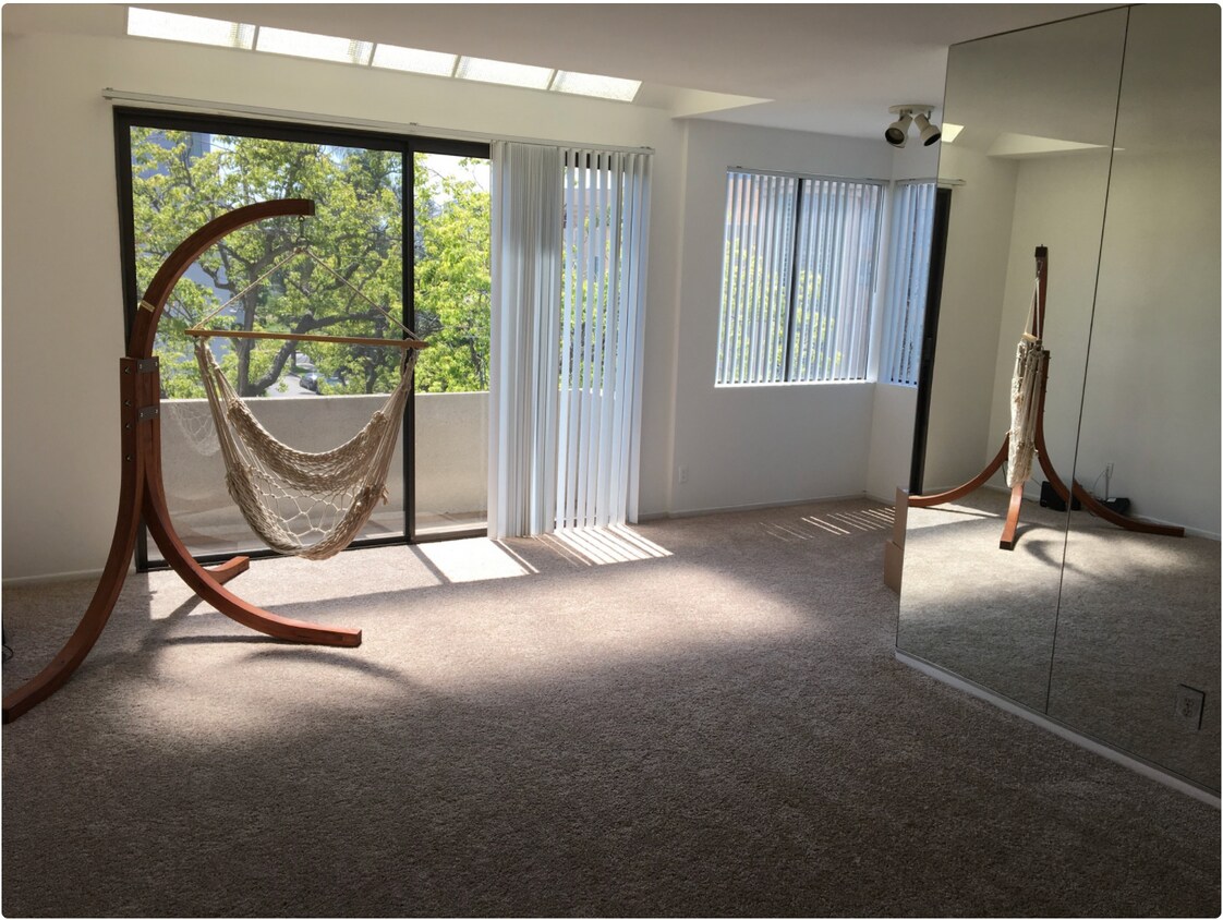 Foto principal - 1400 Kelton Ave