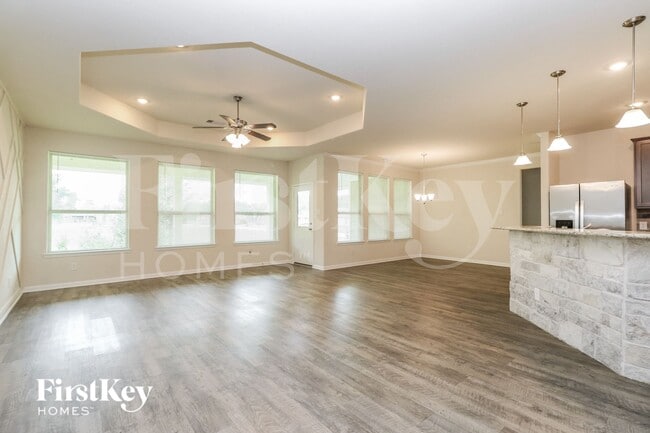 Building Photo - 16033 Deer Pines Dr