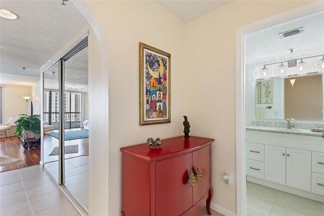 Foto del edificio - 530 E Central Blvd
