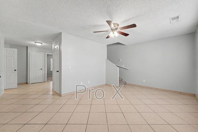 Building Photo - 3403 SW Victoria Pl