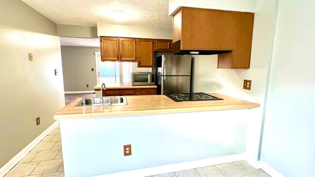 kitchen - 16 Villa Ct