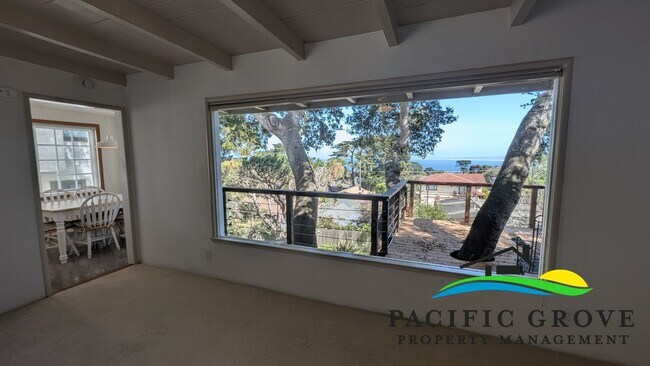 Foto del edificio - Charming New Monterey Home with Bay Views with all utilities included