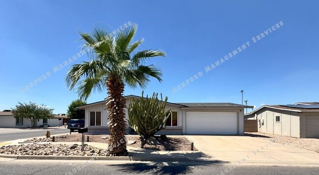REMODELED 4 BEDROOM HOME WITH HUGE YARD, C... - REMODELED 4 BEDROOM HOME WITH HUGE YARD, C...