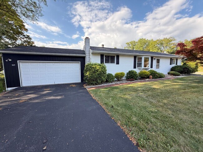 Foto del edificio - Spacious Rural Ranch!