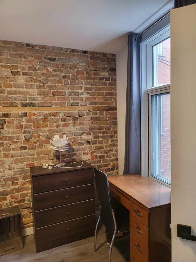 Photo du bâtiment - 4831 Rue Saint-Urbain