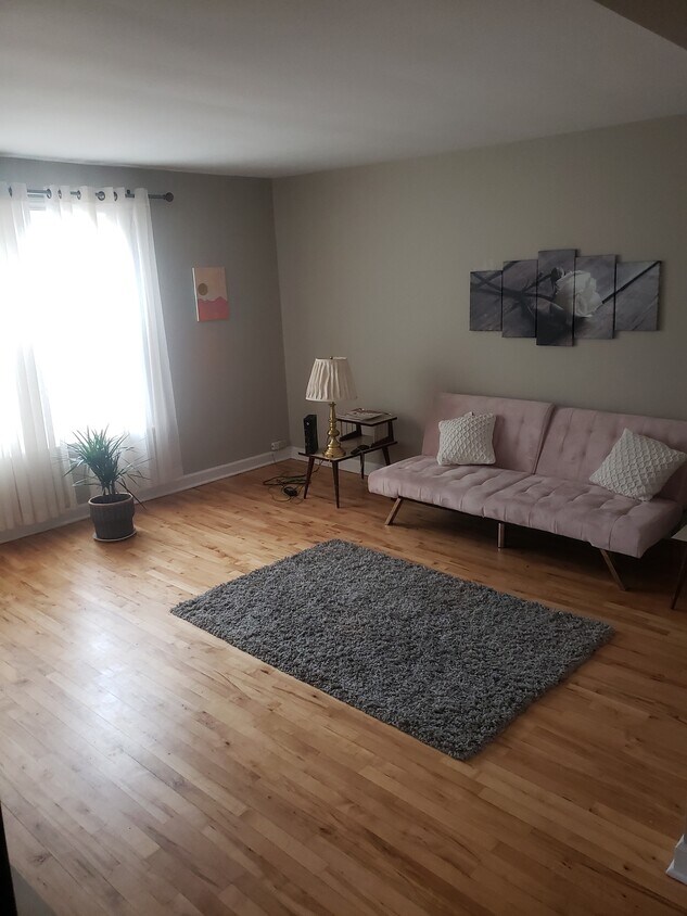 Primary Photo - 5552 N Marmora Ave