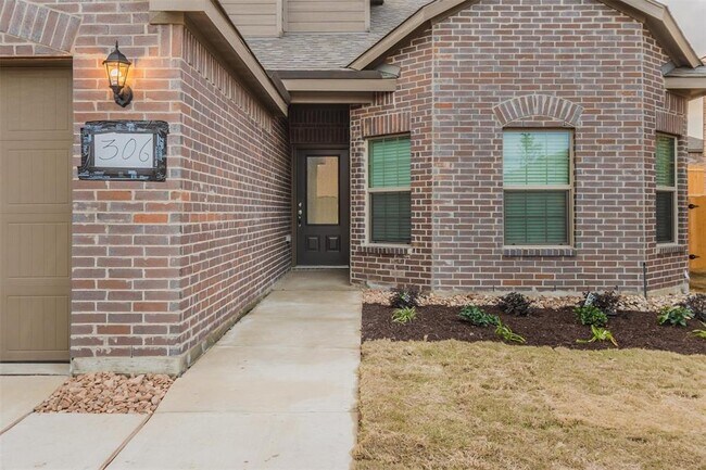 Building Photo - 306 Tranquil Ln