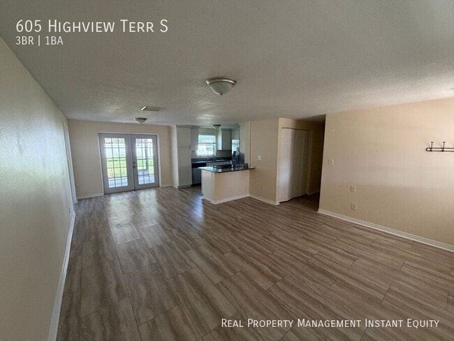 Building Photo - 605 Highview Terrace S