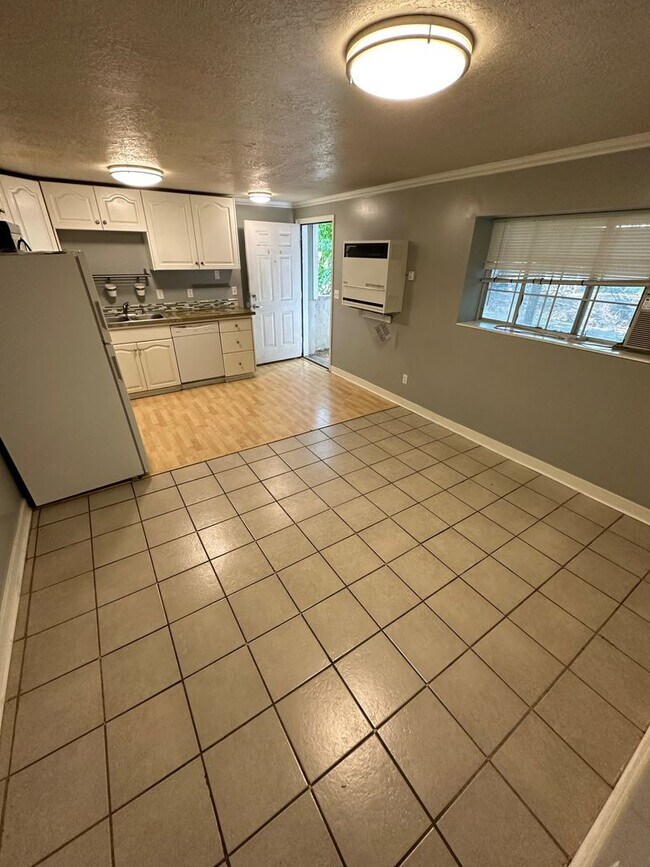 Foto del edificio - Canyon Road Townhomes
