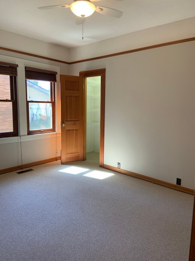 Second bedroom with new wool carpet, closet and lots of light - 342 NE Beyrl Ter