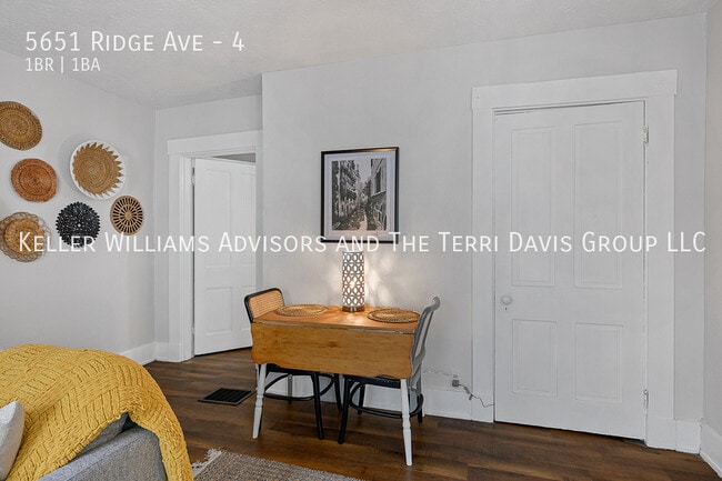 Foto del edificio - 5651 Ridge Ave