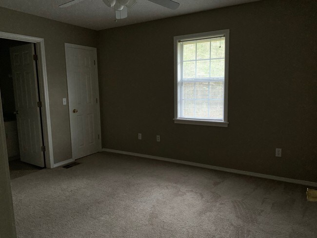 Foto del edificio - 6690 Rose Ln