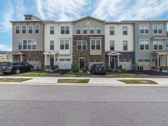 Foto principal - 7637 Lyndon Ct