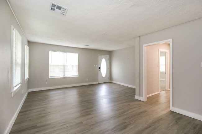 Building Photo - 1420 NW 94th St