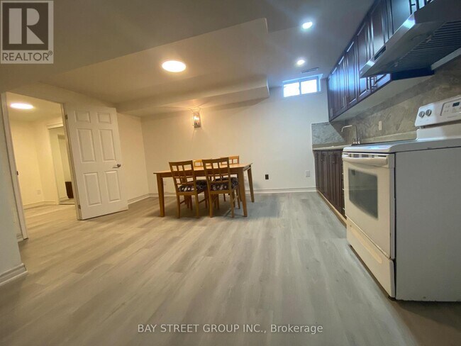 Building Photo - 8 Kerwood Pl