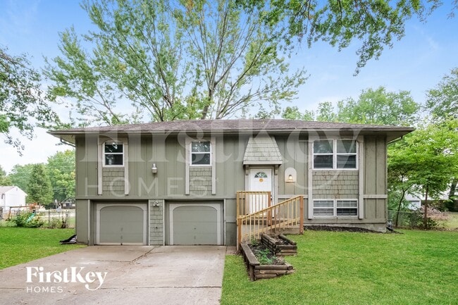 Building Photo - 309 NE Sunnybrook Dr
