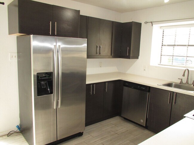 Foto del edificio - Adorable 2bedroom/1 bath Duplex on Wooded Lot