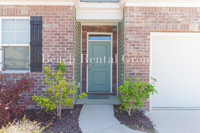 Foto del edificio - Spacious 4 Bedroom with Pond View