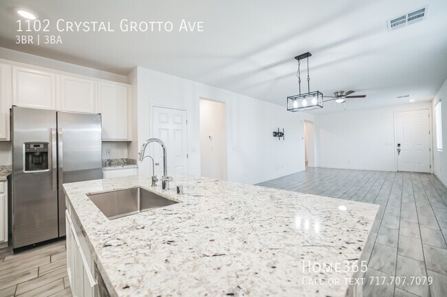 Foto del edificio - Stunning 3 Bed, 3 Bath Home in Thriving La...