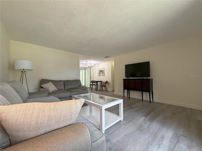 Foto del edificio - 4876 Greenleaf Rd