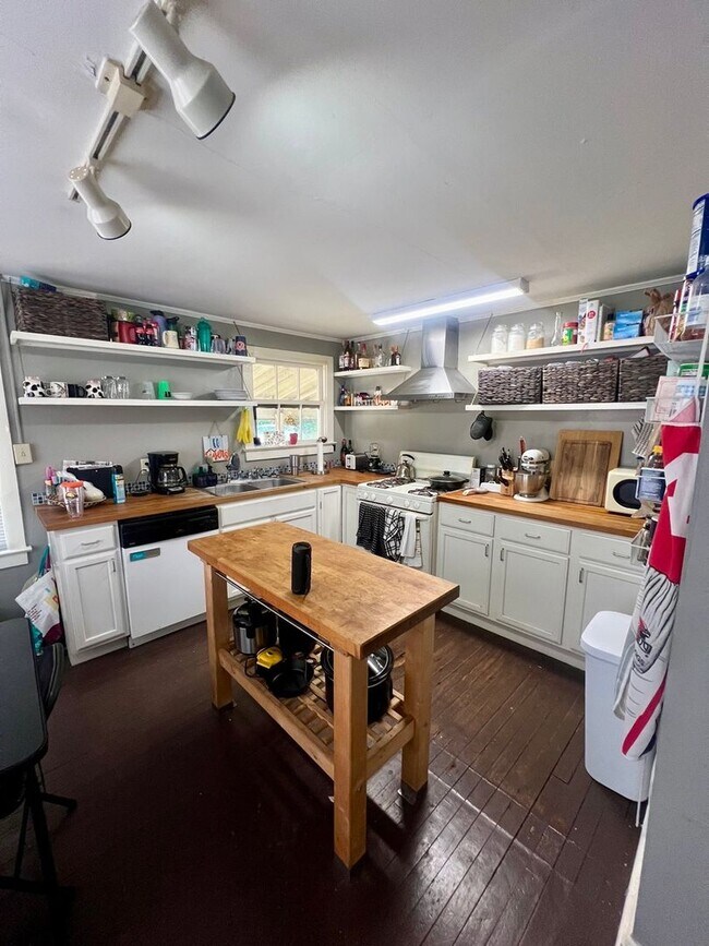 Photo - 810 Oconee St Apartment