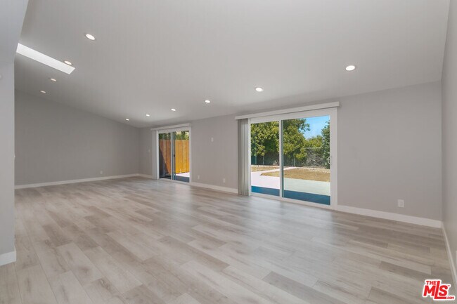 Foto del edificio - 5634 Mason Ave