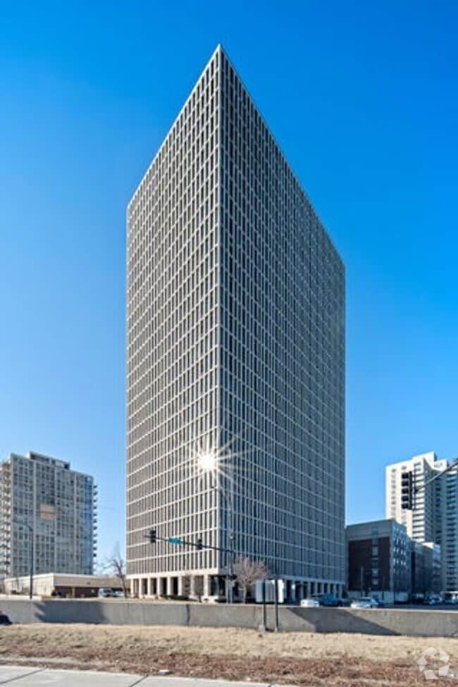 Building Photo - 6700 S South Shore Dr