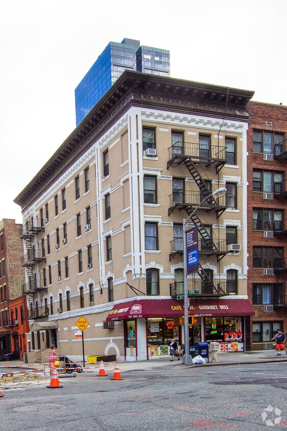 Building Photo - 1384 York Ave