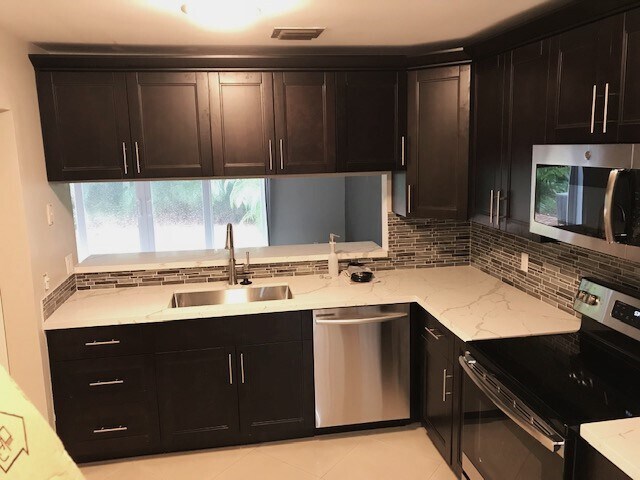 Kitchen - 2223 Florida Blvd