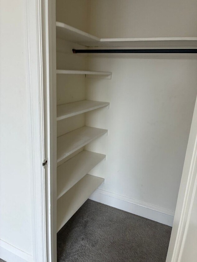 Building Photo - Marlyn Apts 303: 1 Bed 1 Bath