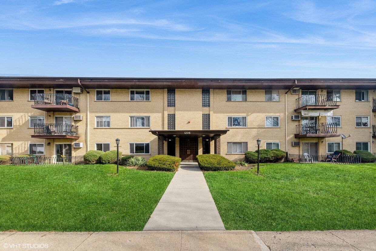 1206 E Fairview St Unit 103, Arlington Heights, IL 60005 Condo for Rent in Arlington Heights